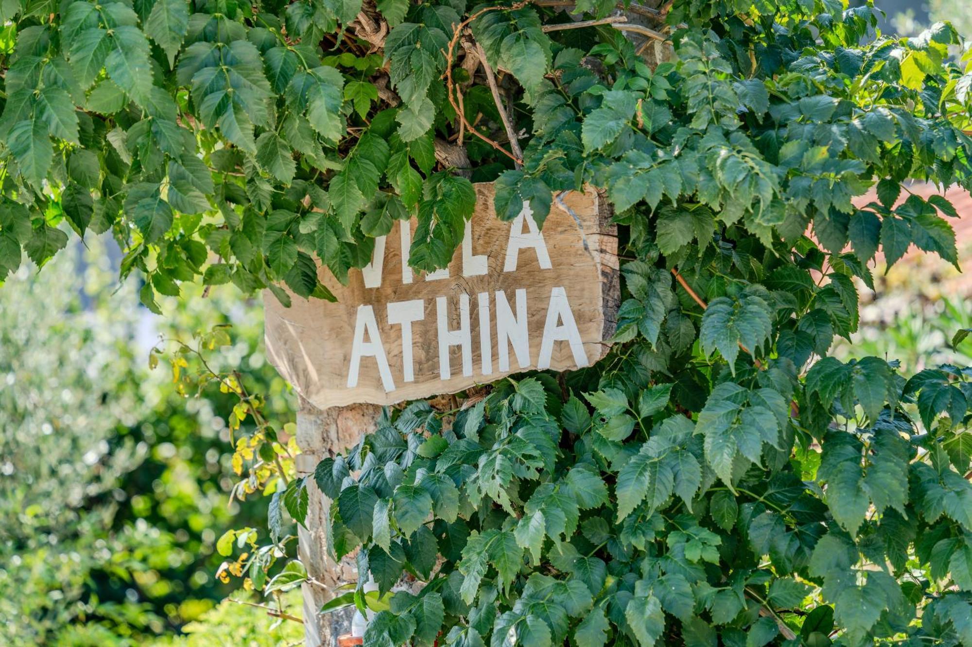 Athina * Istron
